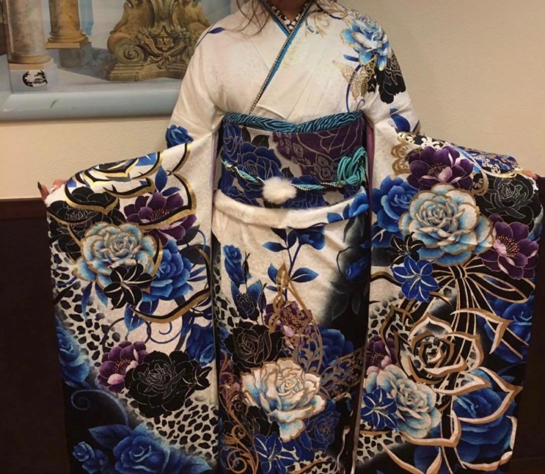 振袖 フルセット 一蔵 青と白の花柄振袖セット ファー バック 草履 髪飾り付き
