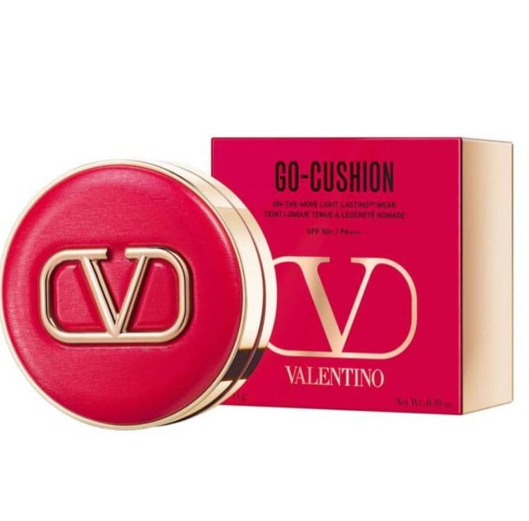 新品　VALENTINO 未開封　クッションファンデーション　ピンバッジ付