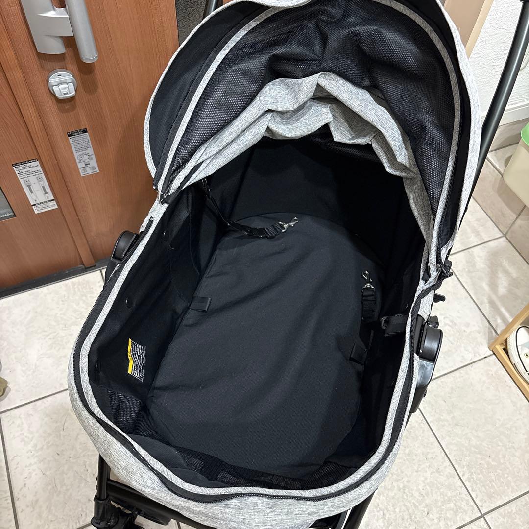 送料込　美品　コンビ　ミリクランライト　ペット用カート　多頭飼い対応
