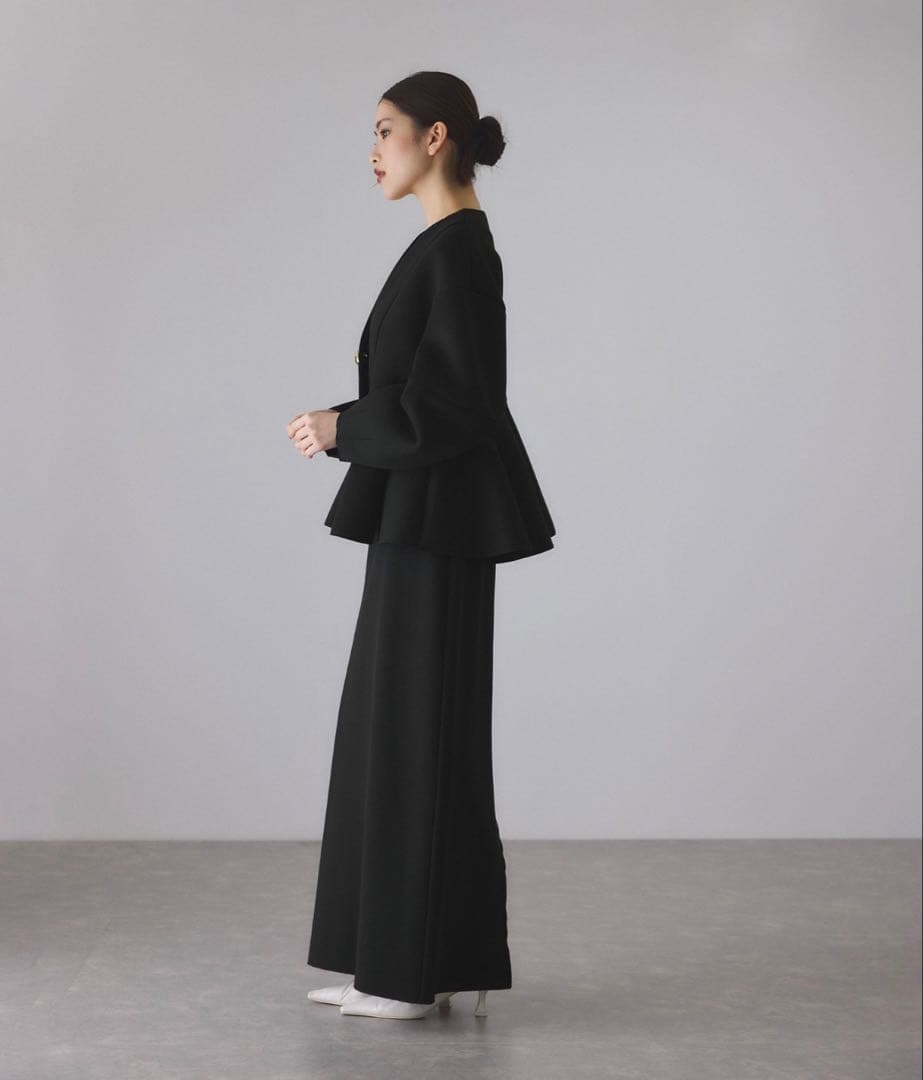 新品未使用！アダムエロペ　エッグブローチ付きぺプラムカーディガン
