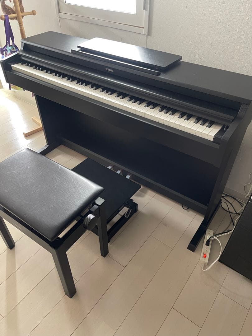 Yamaha 電子ピアノ ブラック送料込み2025年製　椅子別売り