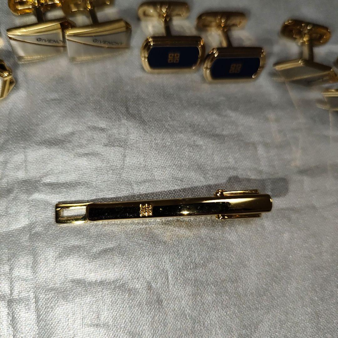 【未使用】GIVENCHY カフス(4セット) & ネクタイピン(1本) セット