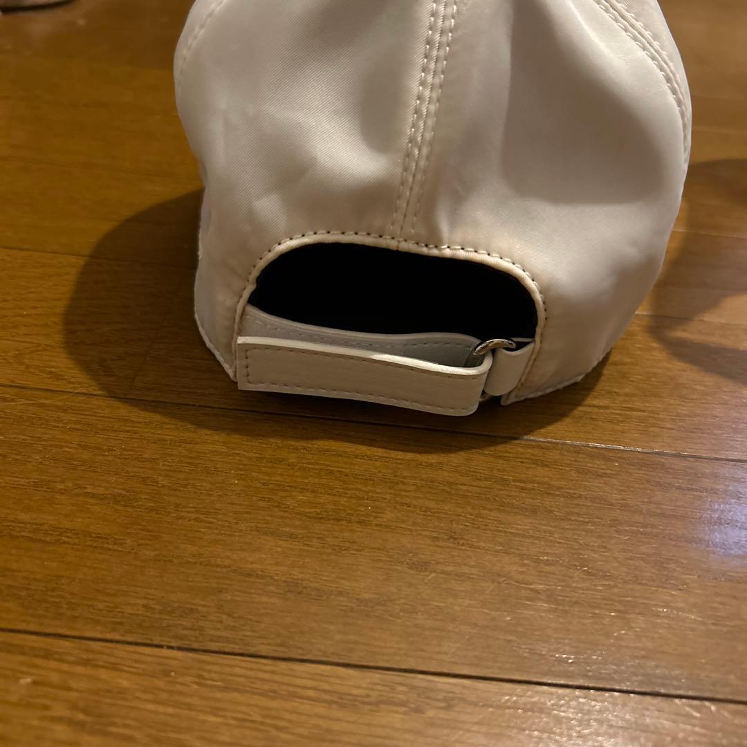 プラダ　ホワイト　キャップ　Mサイズ
