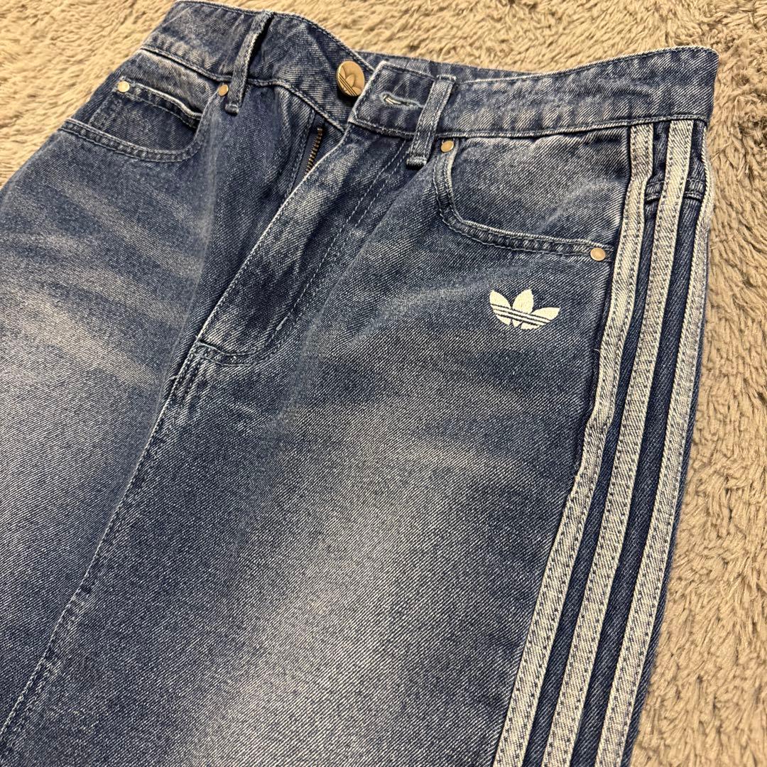 adidasオリジナルススリーストライプスデニムスカート