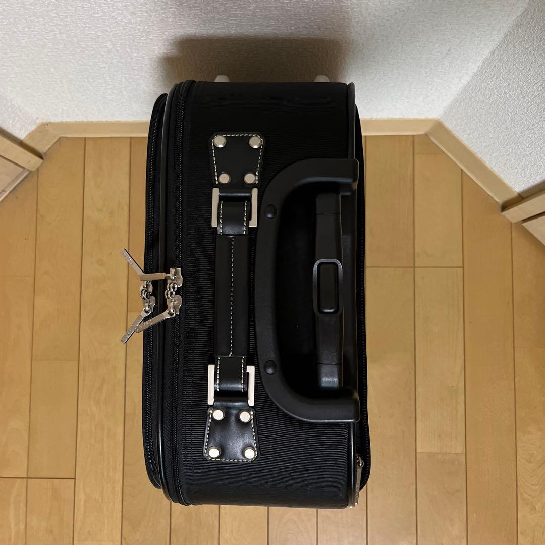スワニーキャリーバッグ　旅行 機内持ち込み 南京錠2個付き 4輪
