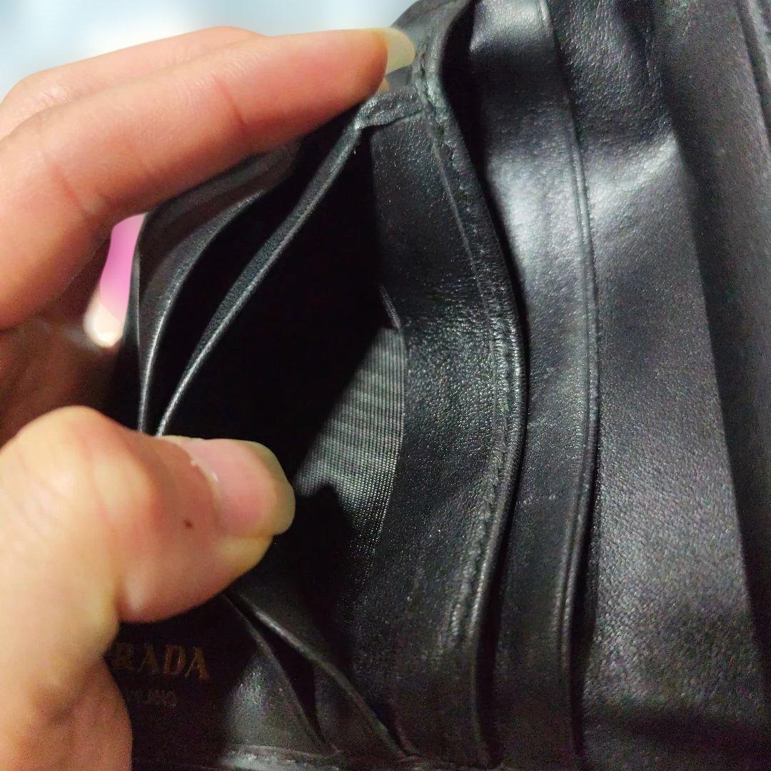 R*I様 PRADA 二つ折り財布 レザー