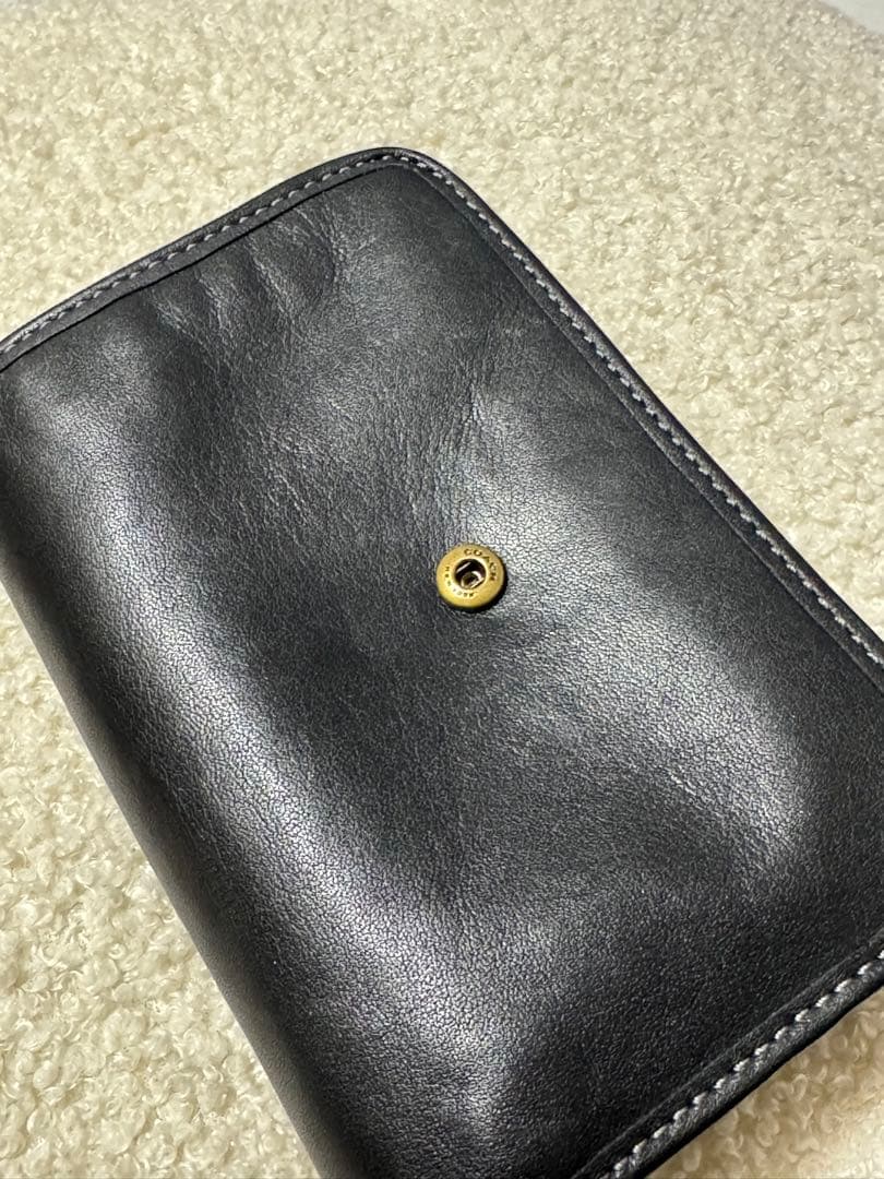黒レザー二つ折り財布