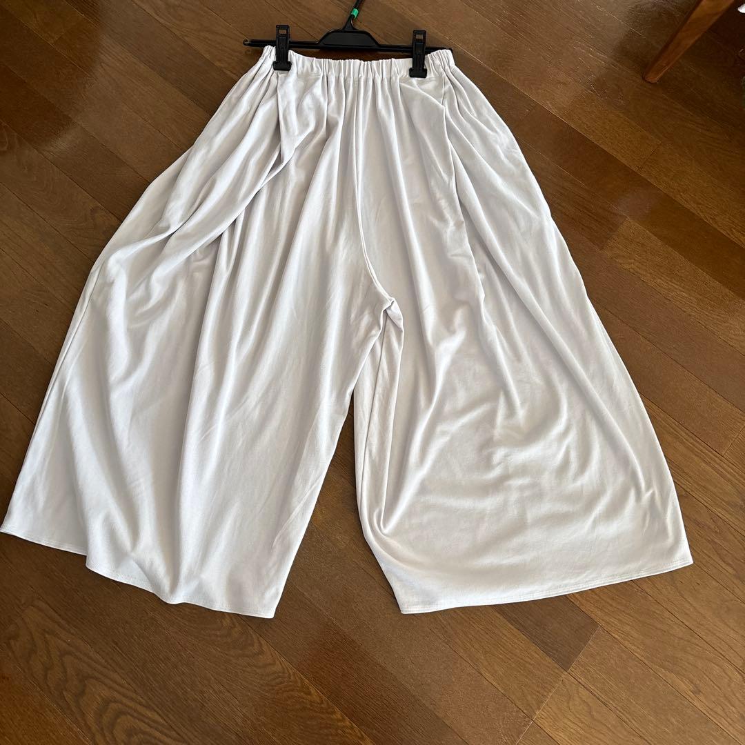 ヨーガンレールのキュロットパンツです。