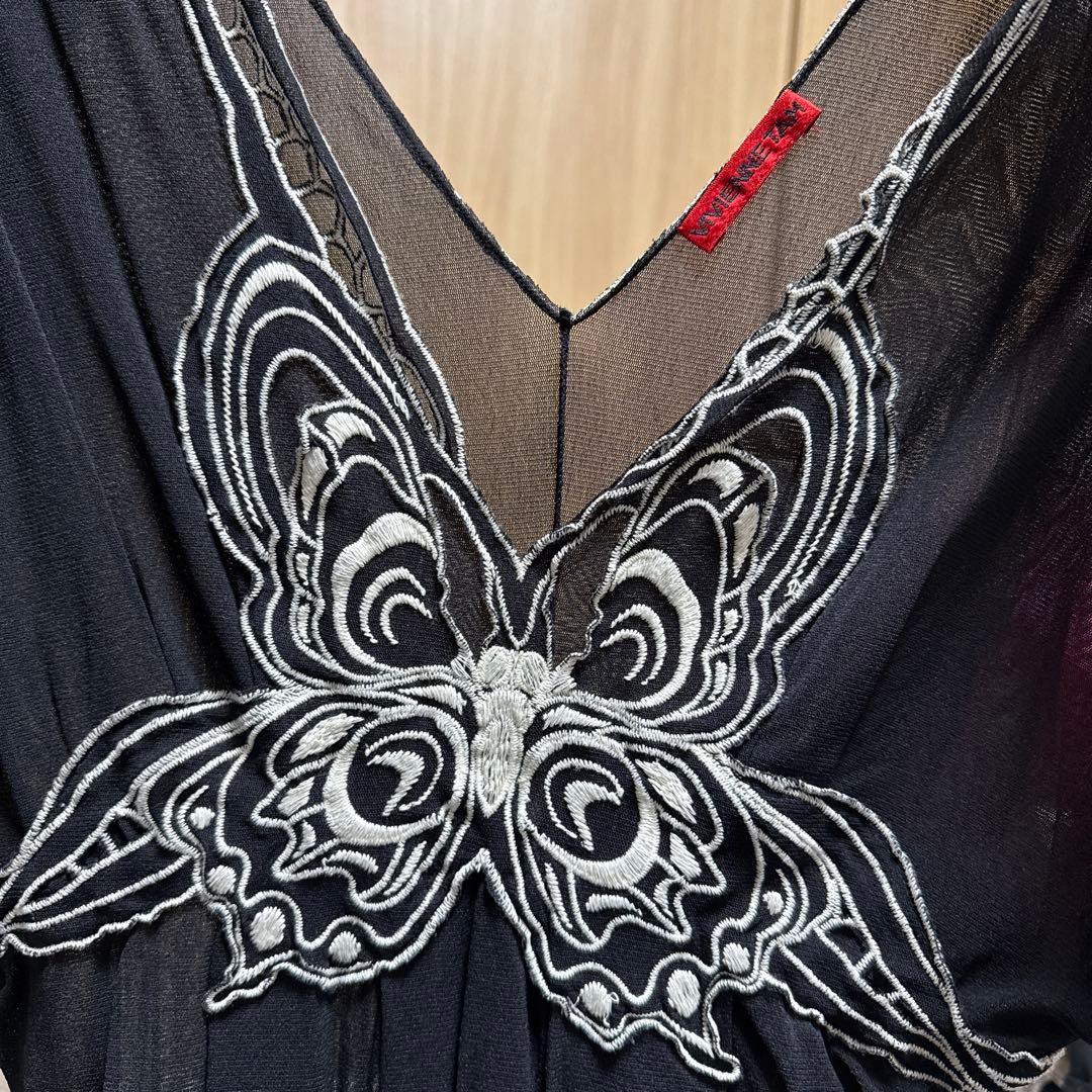 ビビアン タム　黒の蝶刺繍半袖ワンピース