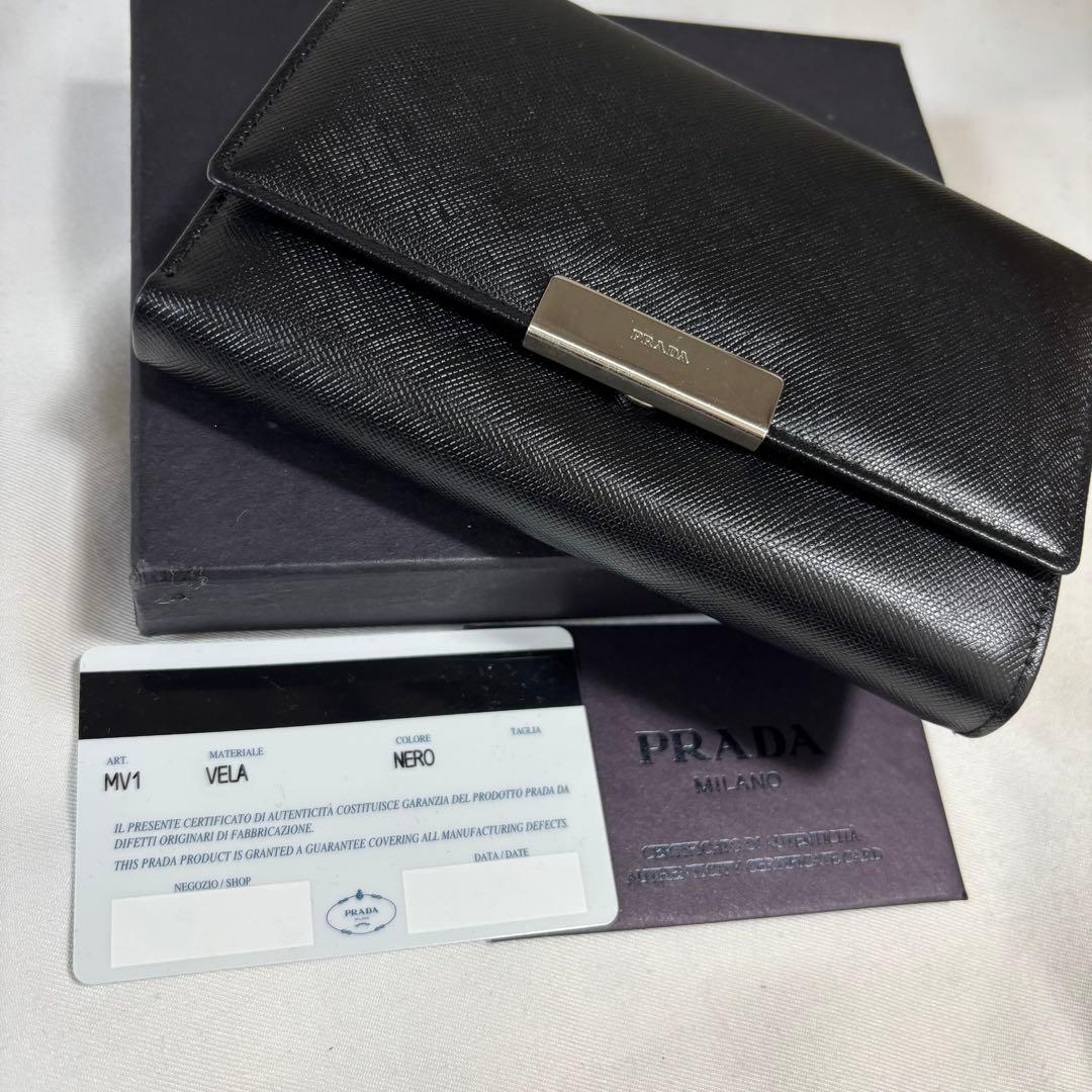 ✨新品✨箱カード付✨PRADA プラダ◆黒ブラック◆折財布◆フルレザー