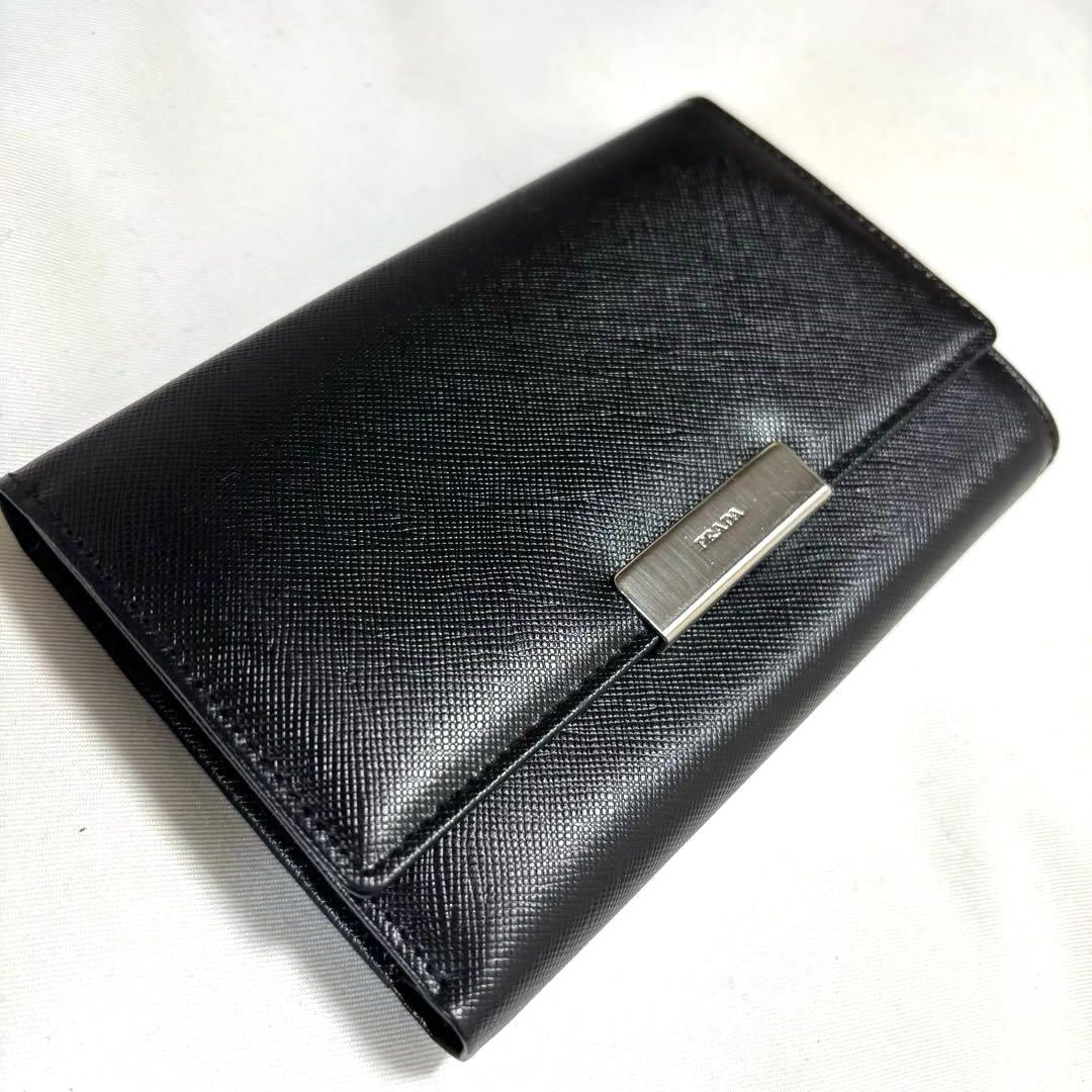 ✨新品✨箱カード付✨PRADA プラダ◆黒ブラック◆折財布◆フルレザー