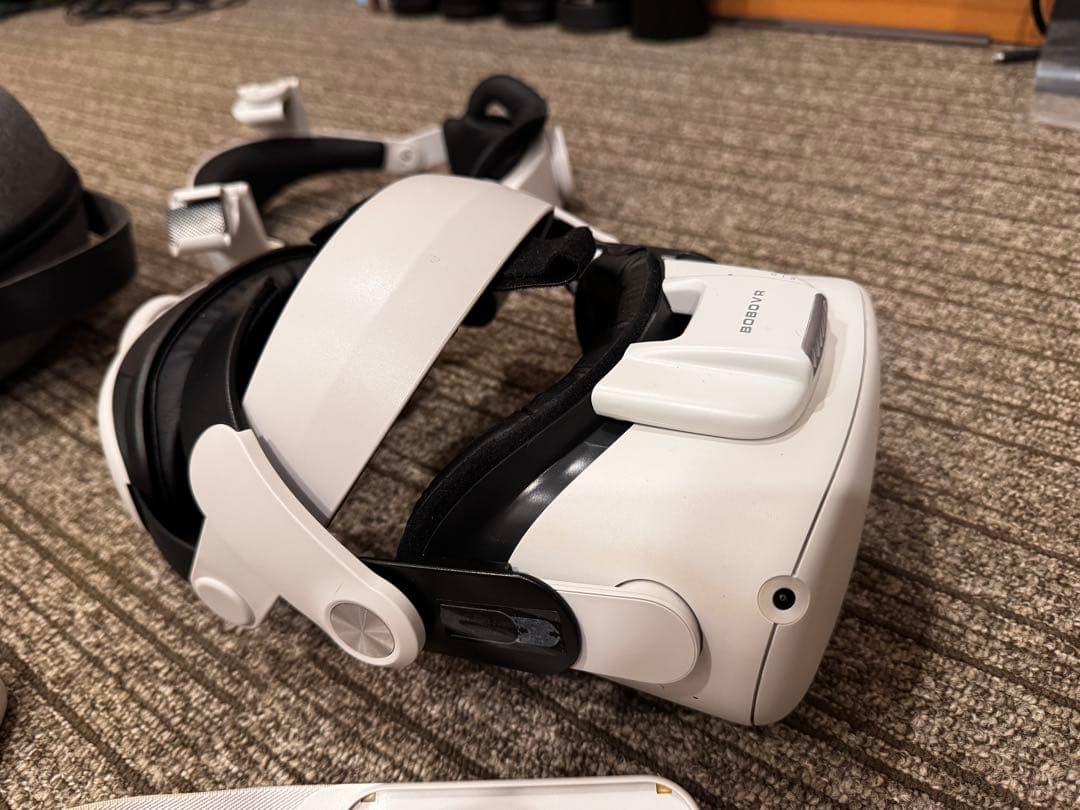   Quest 2 64GB + BoBoVR アクセサリー
