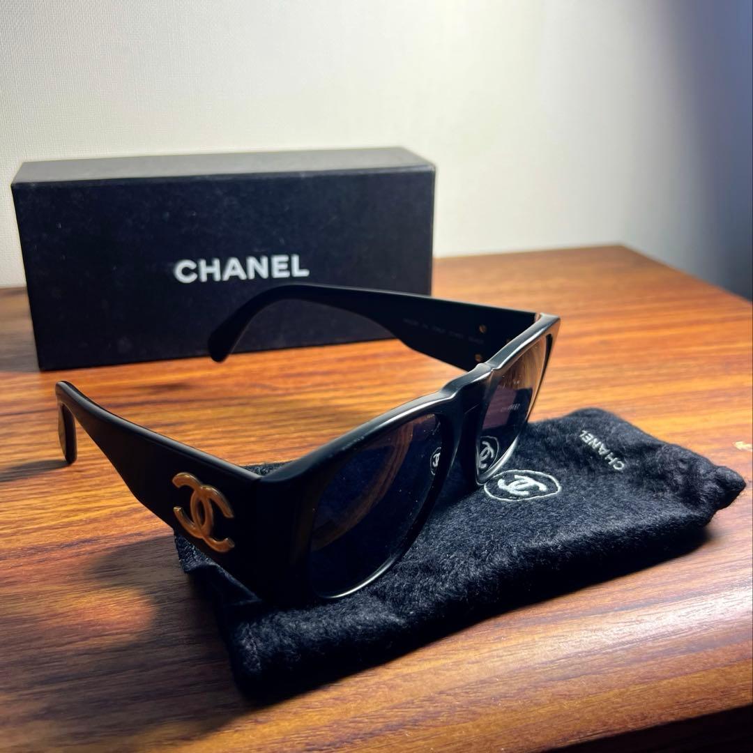 CHANEL ブラックサングラス