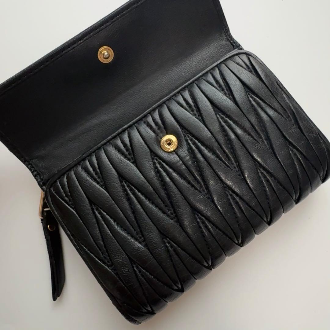 《人気》ミュウミュウ miumiu マトラッセ マトラッセ 折り財布 ブラック