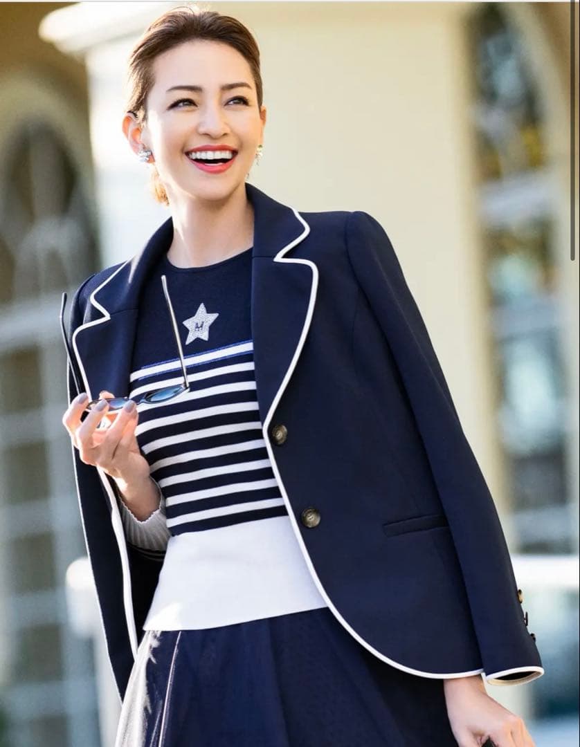 美品　M's GRACY 上品　パイピングホワイトジャケット　金ボタン　白