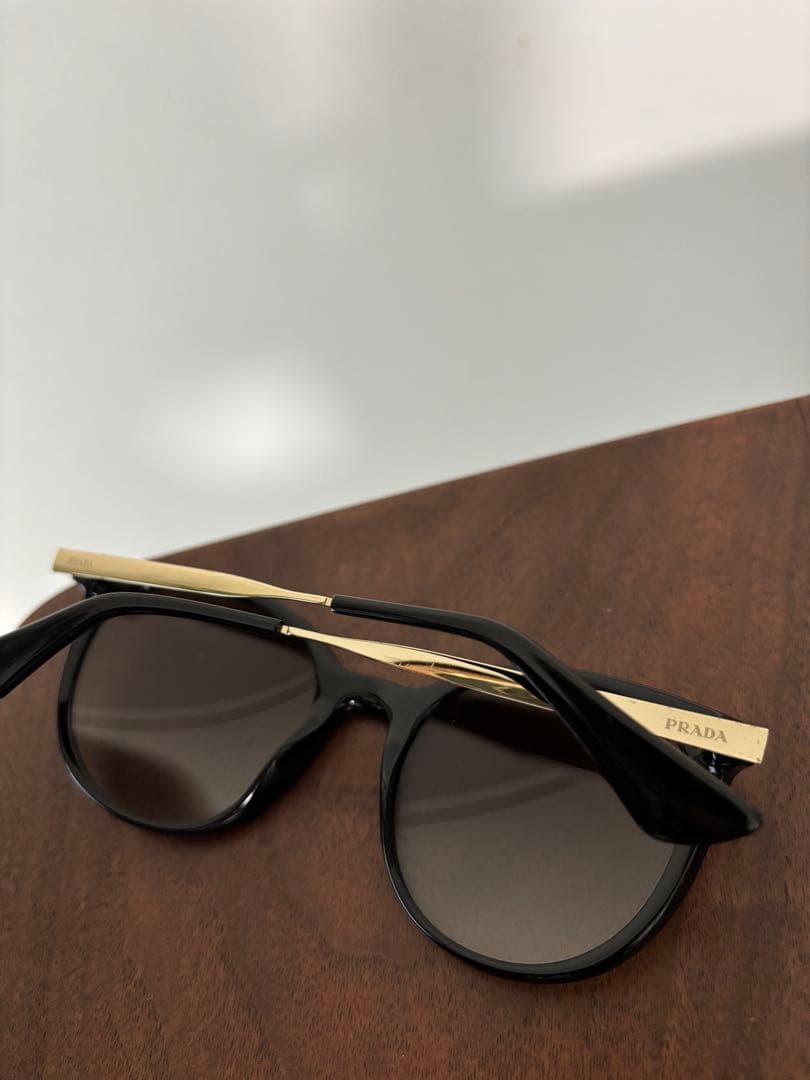 PRADA キャットアイ サングラス ブラック レディース