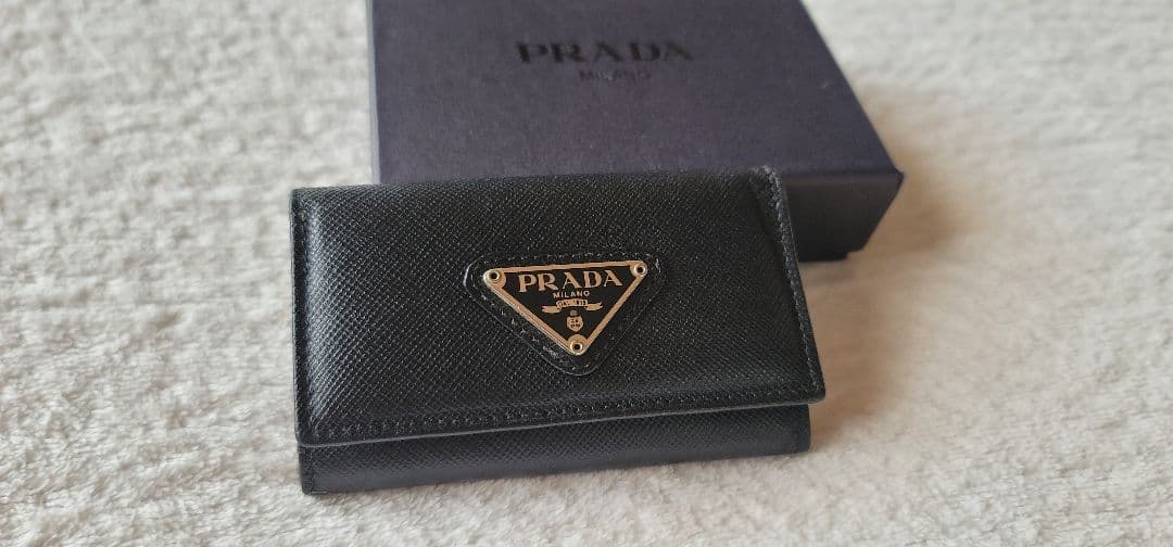 PRADA ブラックレザー キーケース