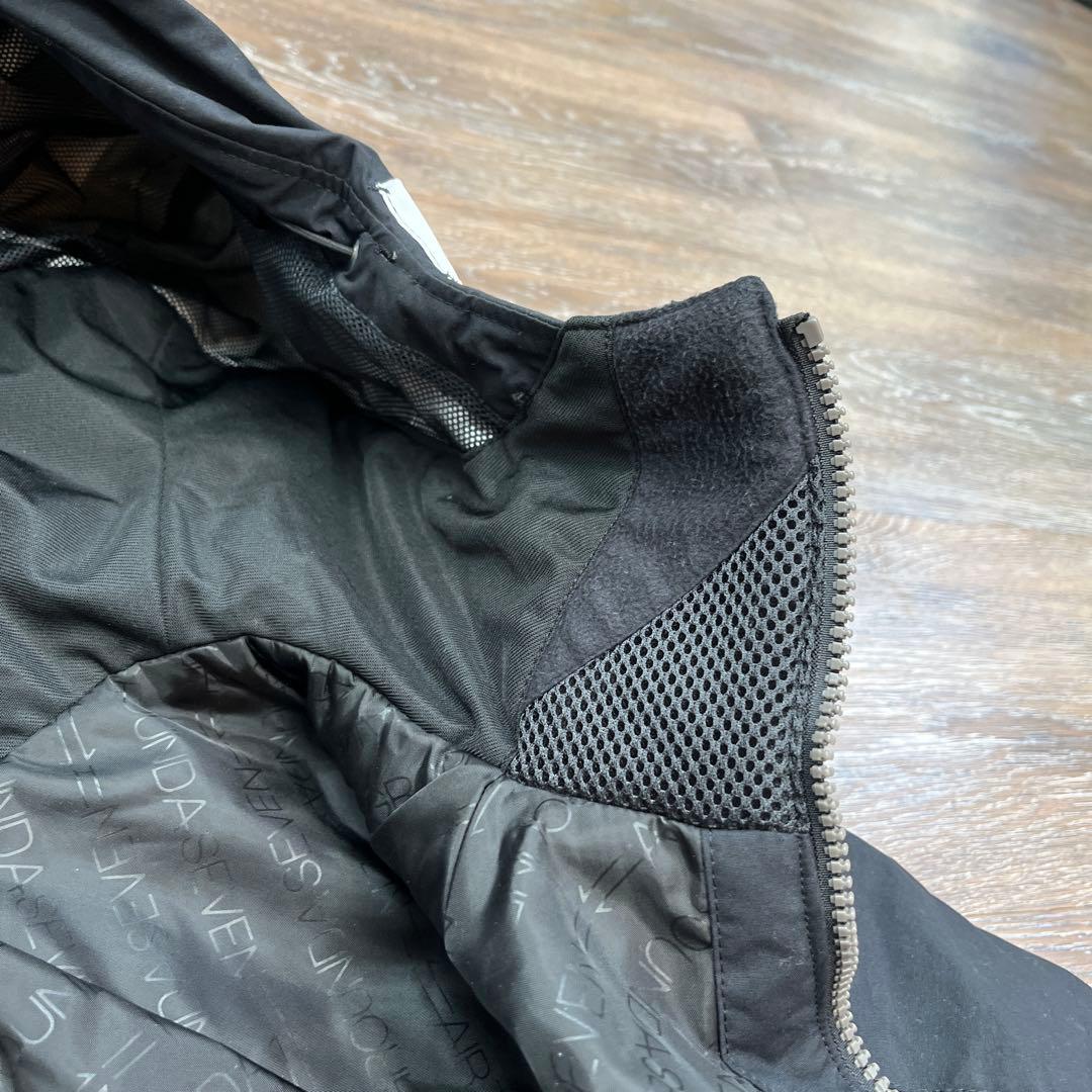 【デサント】美品　スノボージャケット　スキーウェア　男性　メンズS