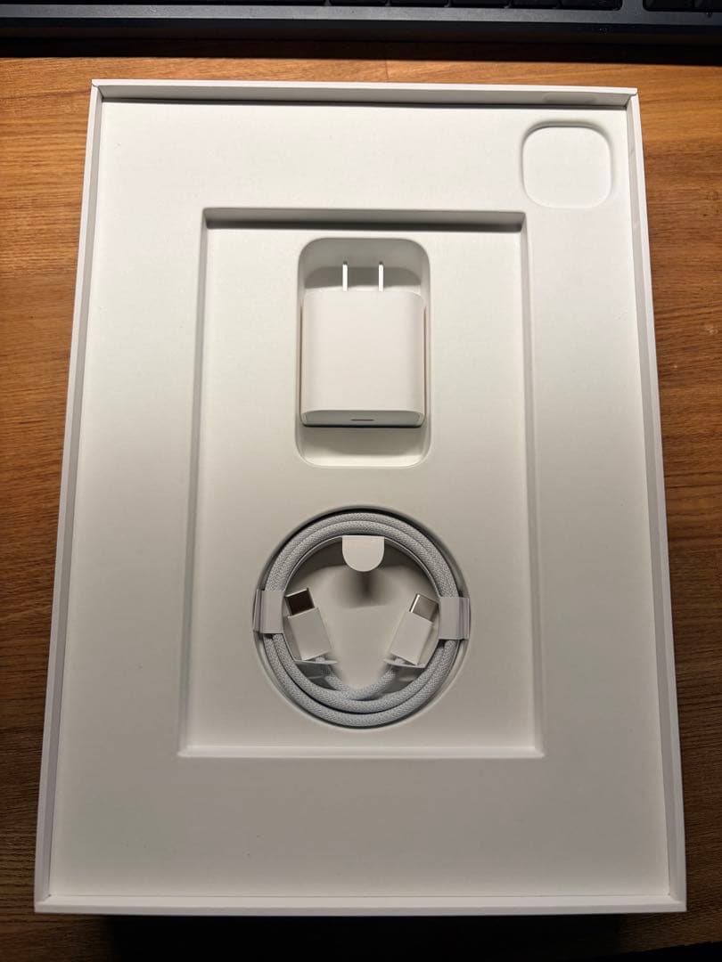 カバー付属 iPad pro M4 11インチ シルバー