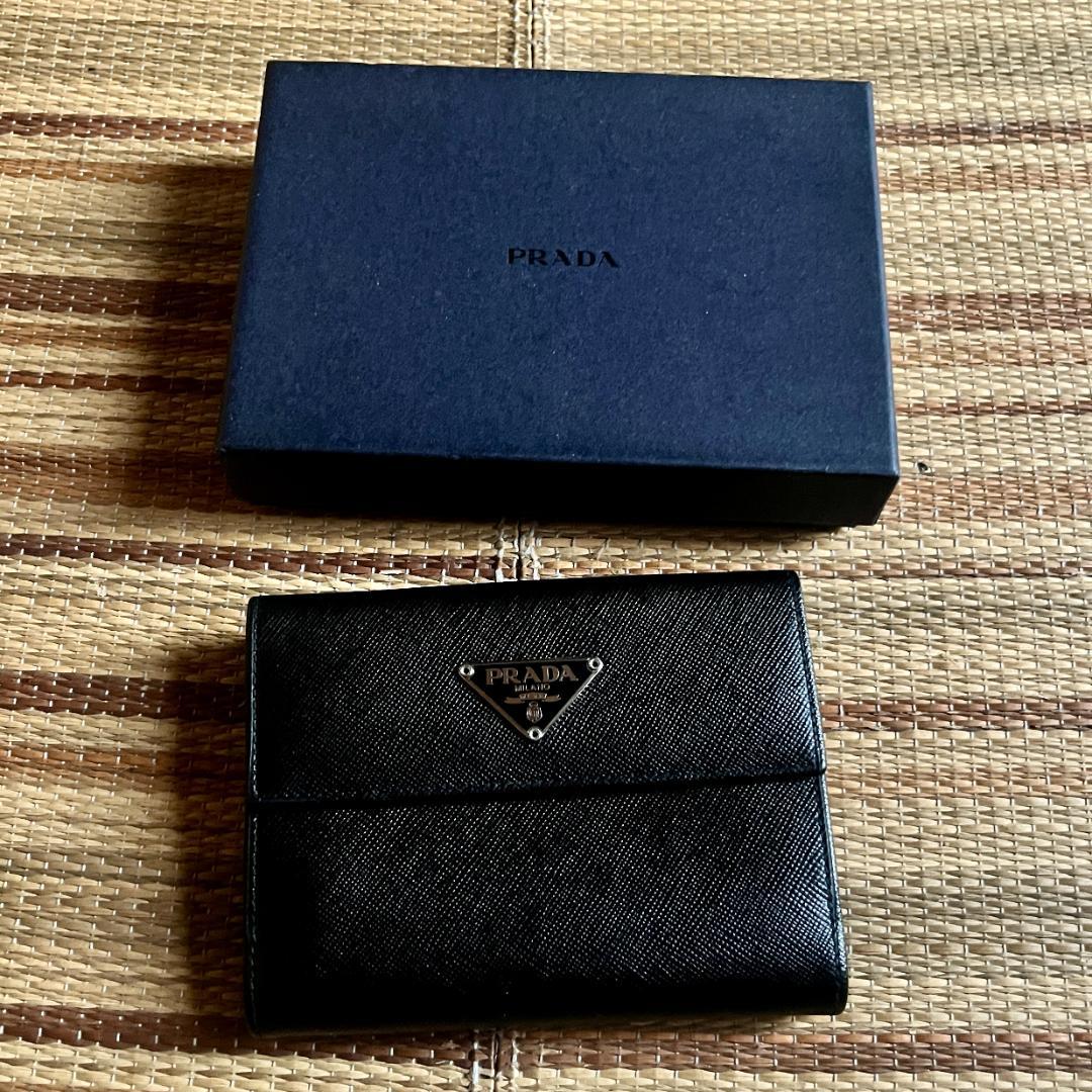 PRADA 二つ折り財布　三角ロゴPRADA ブラック