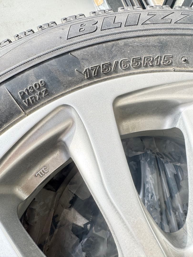 [現状販売]175/65R15アルミ付スタッドレス4本セットブリザック