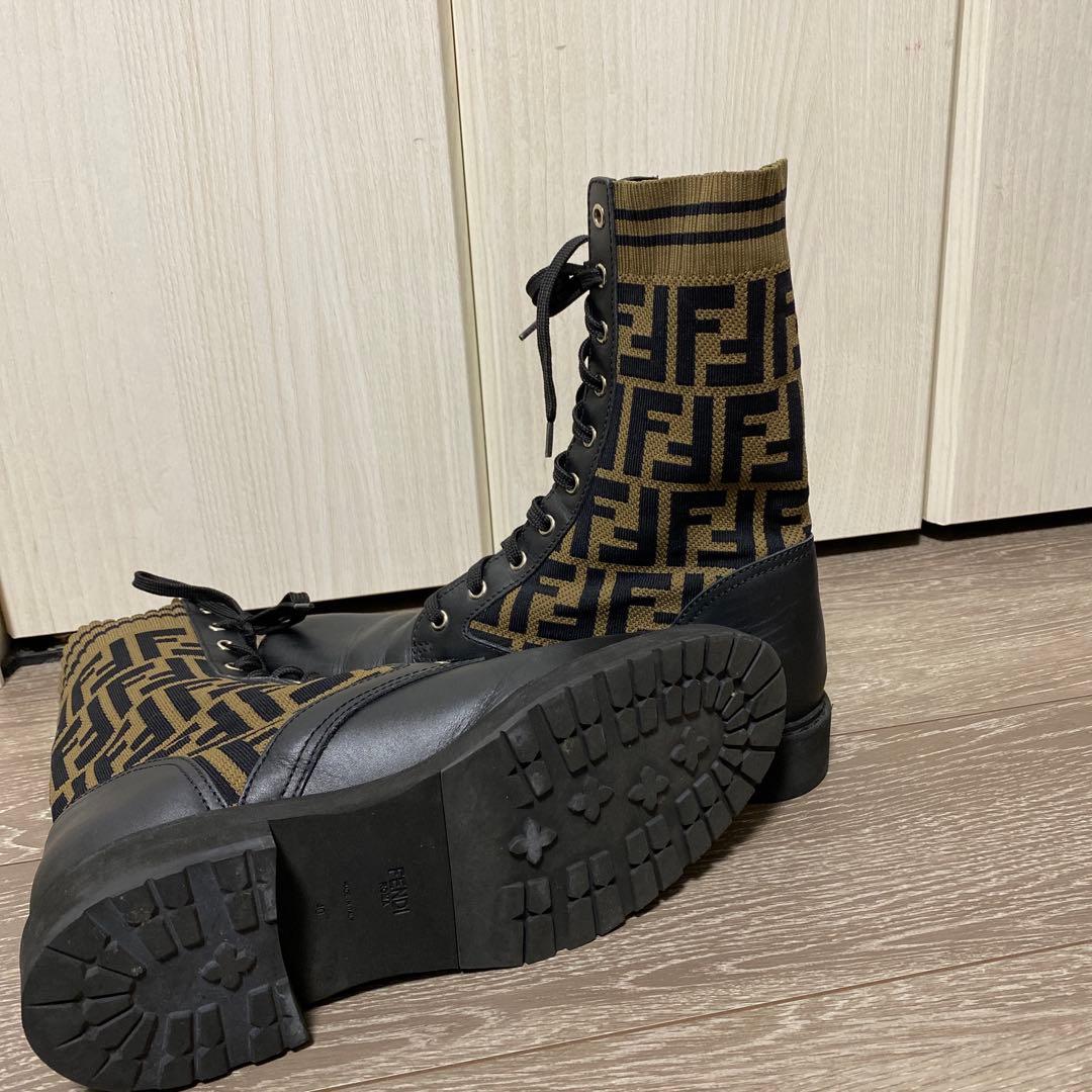 MAICAT専用　美品　FENDI ズッカ　レザー　ロゴ　ストレッチファブリック