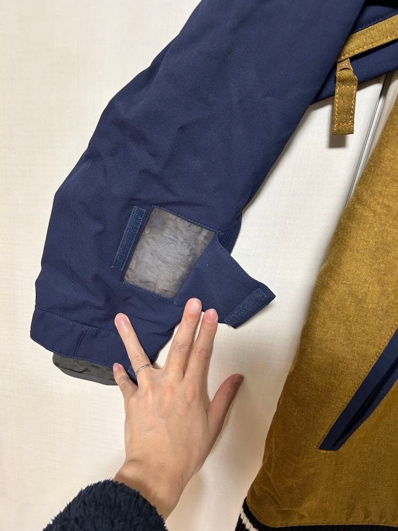【美品】ESTIVOスノーボードウェア