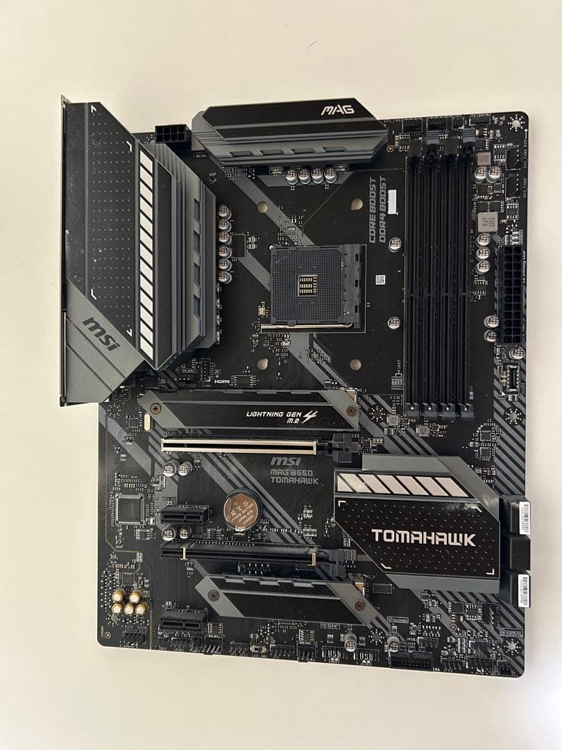 MSI MAG B550 TOMAHAWK マザーボード