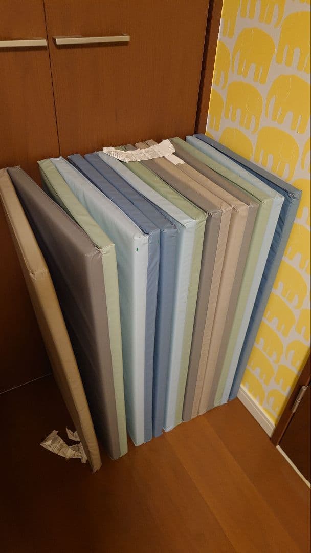 IKEA ペルフスィッグ3枚プレイマット　折りたたみ式ジムマット