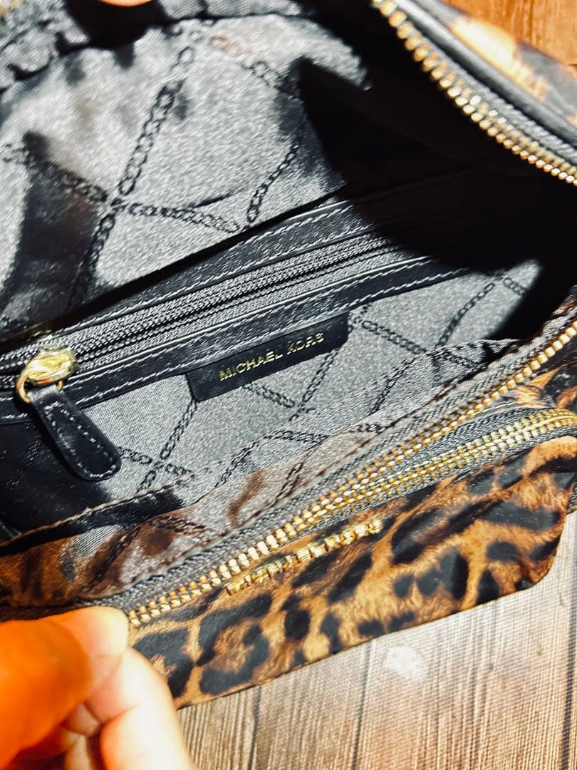 MICHAEL KORS ヒョウ柄 ボディバッグ