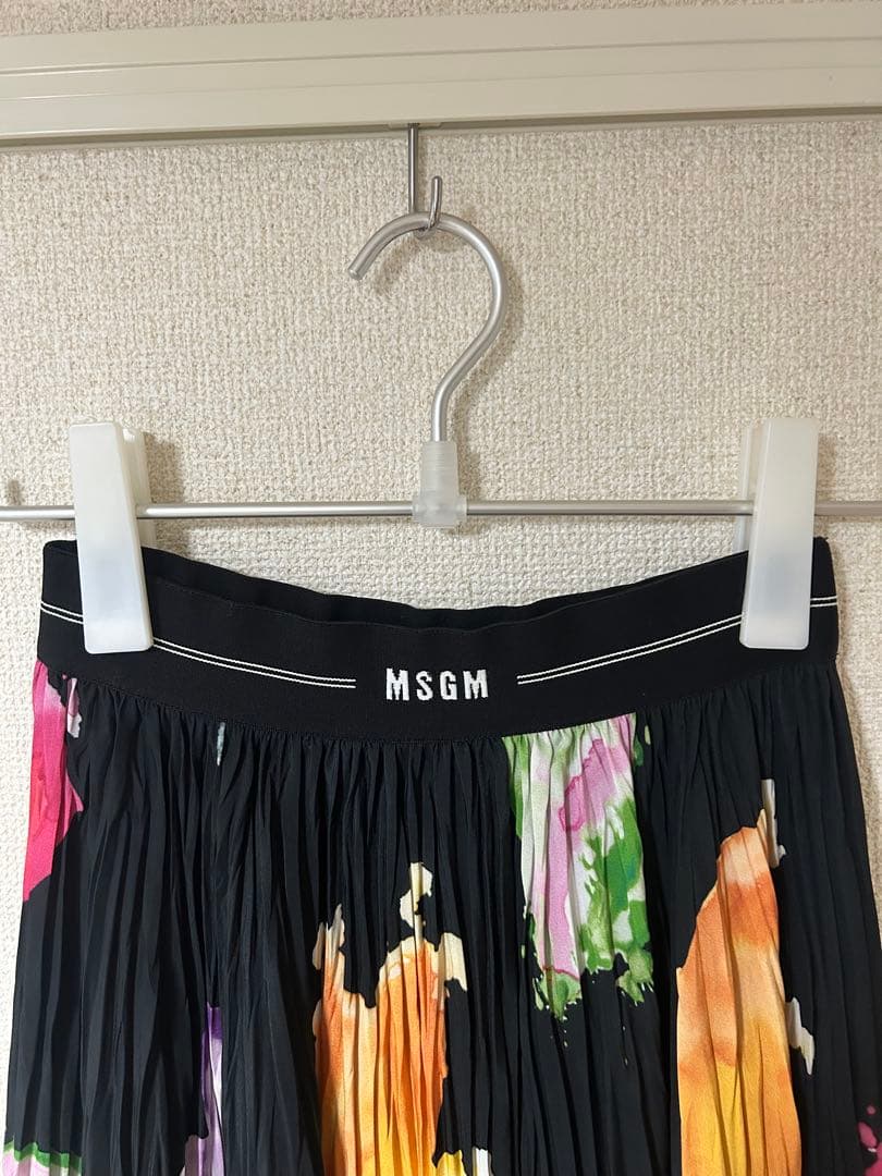 MSGM プリーツスカート 黒/マルチカラー ブラック ハート