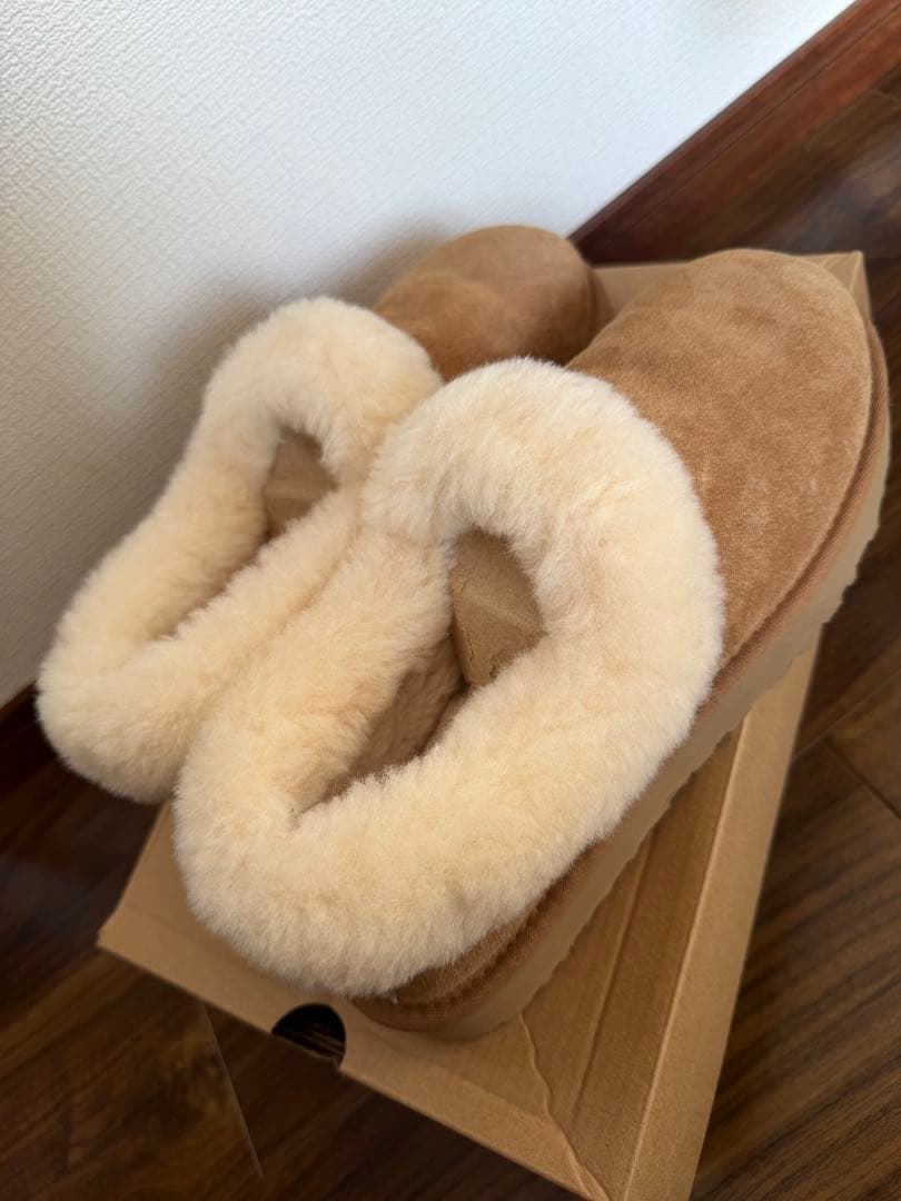 UGG ベージュ ムートンブーツ　一度使用のみの美品