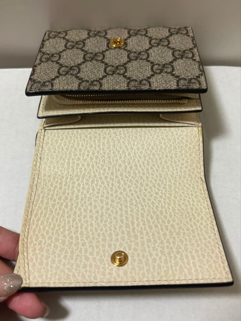 『週末限定値下げ！』GUCCI ダブルGウォレット　ホワイト