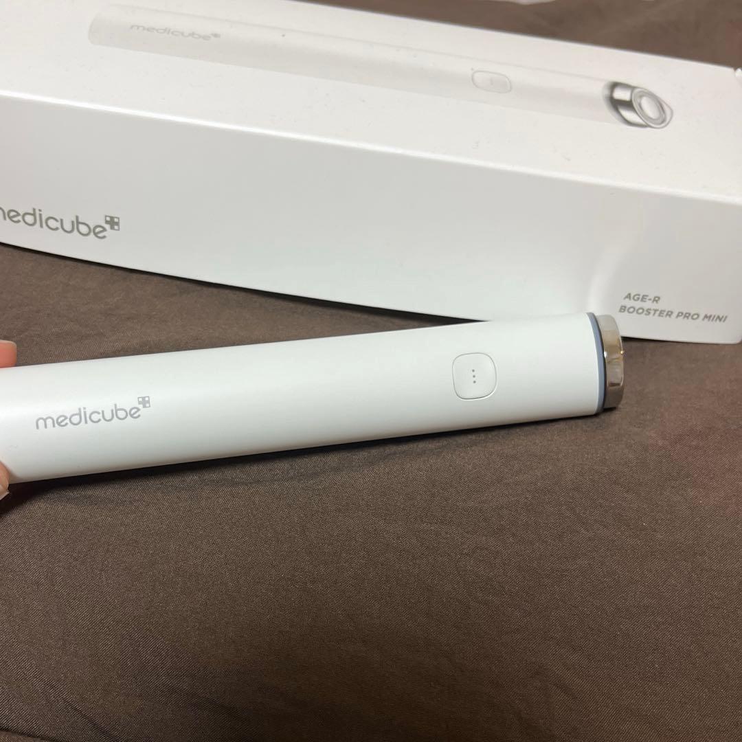 美顔器　メディキューブ　コードと箱付き