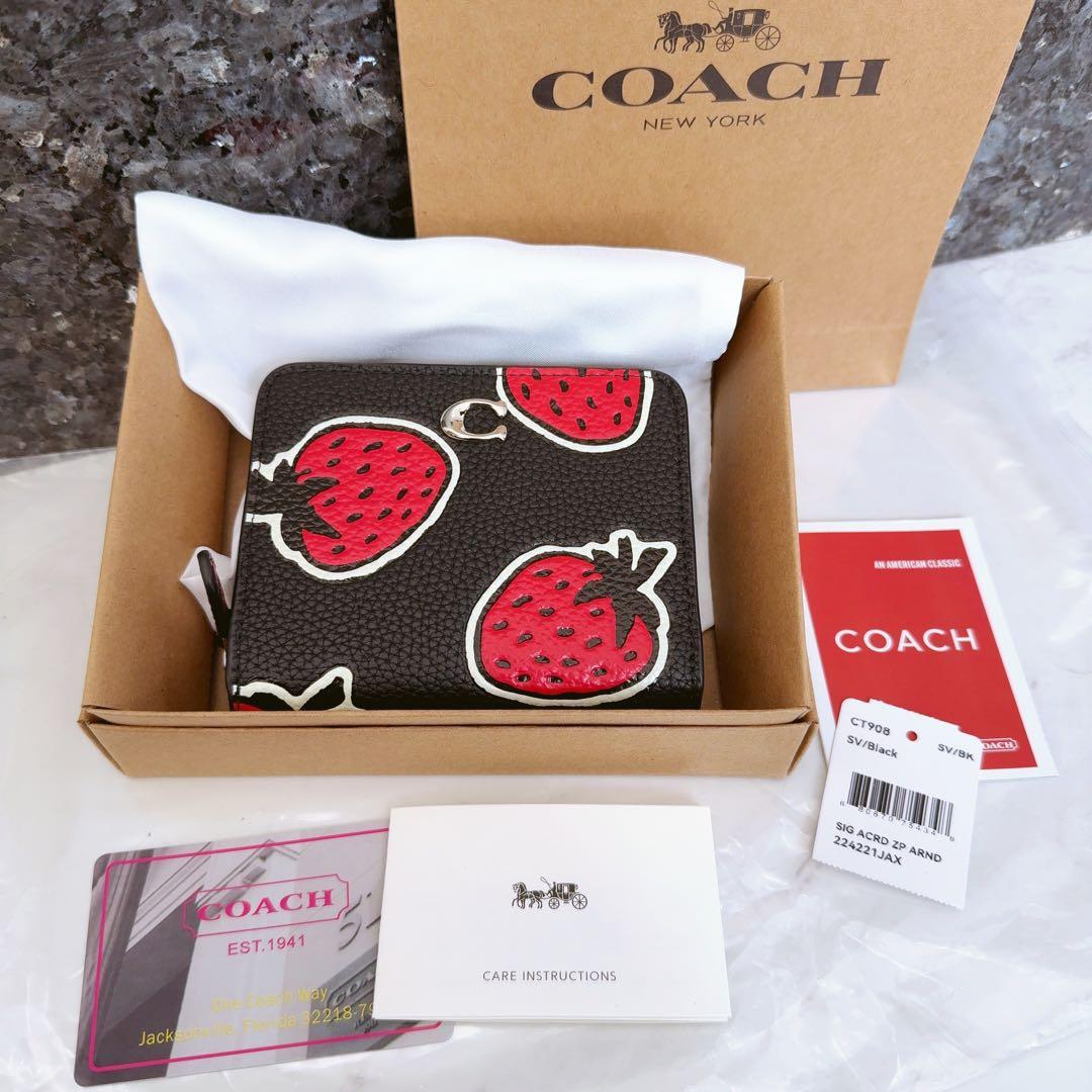 正規品coach 二つ折り財布　いちご柄