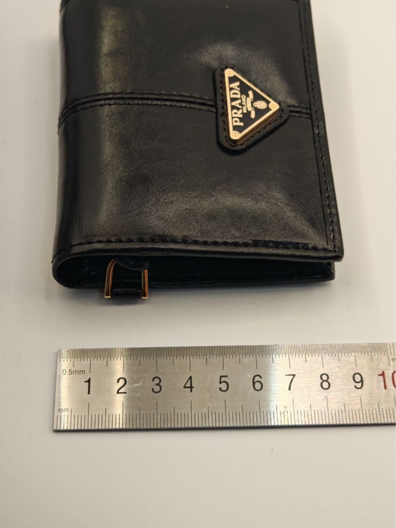 PRADA 二つ折り財布 ブラック レザー　美品