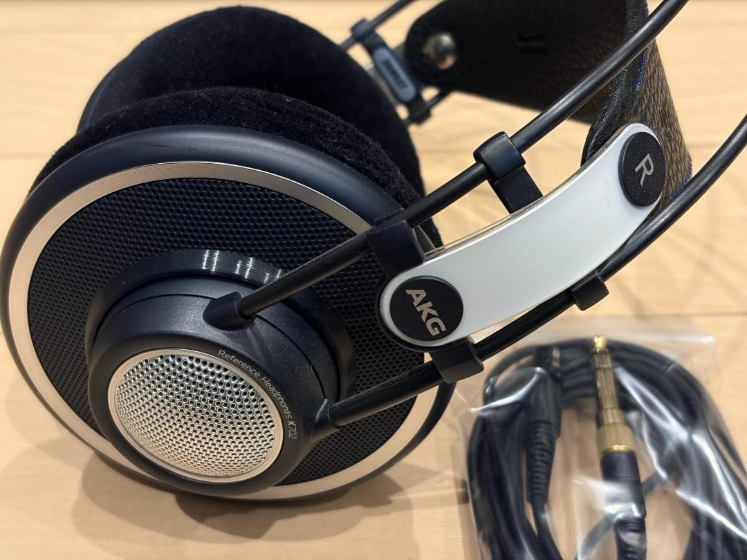 ヘッドホン AKG K702