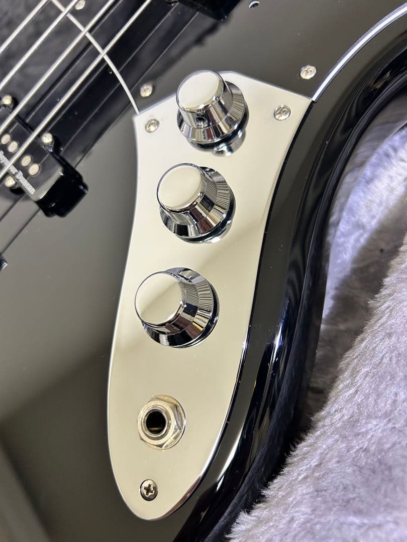Fender 限定品Traditional 70s Jazz Bass