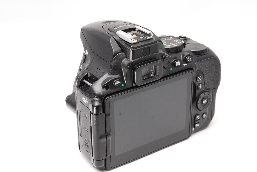 Nikon D5500 Wi-Fi転送機能搭載 自撮り ニコン 一眼レフカメラ