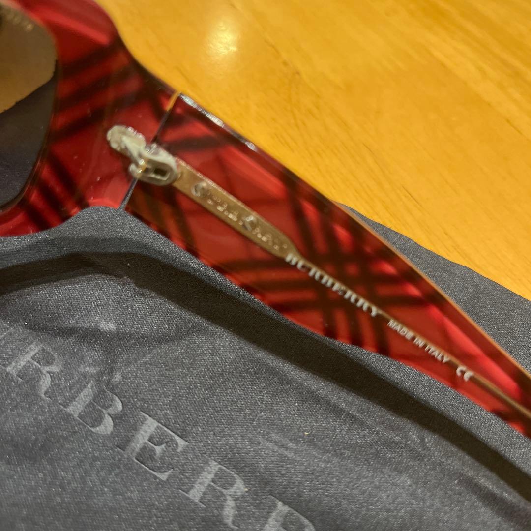 Burberry ダークレッド サングラス ケース付き