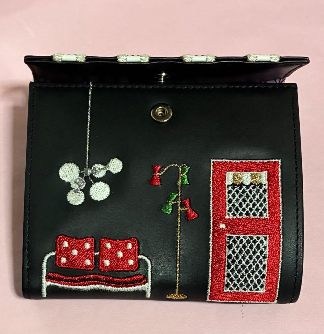LULU GUINNESS （ルルギネス） 刺繍入り　二つ折りがま口財布