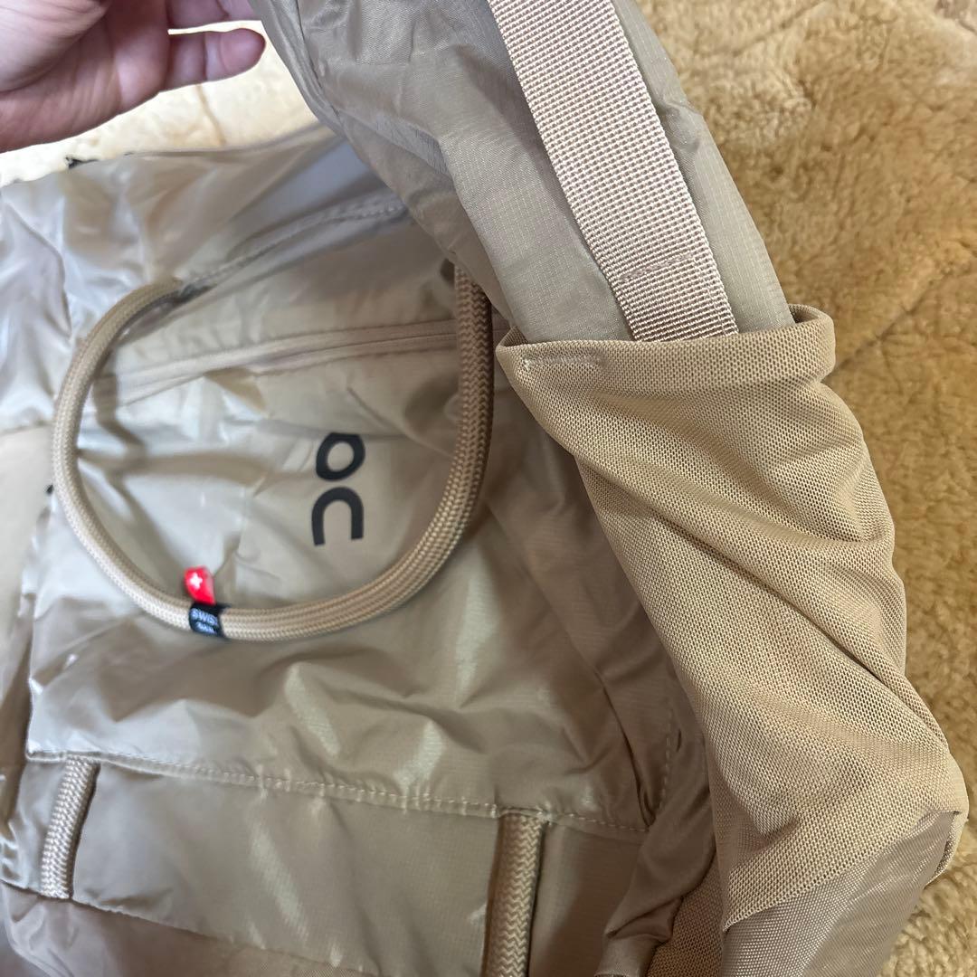 Onのトラックパック35L ベージュ