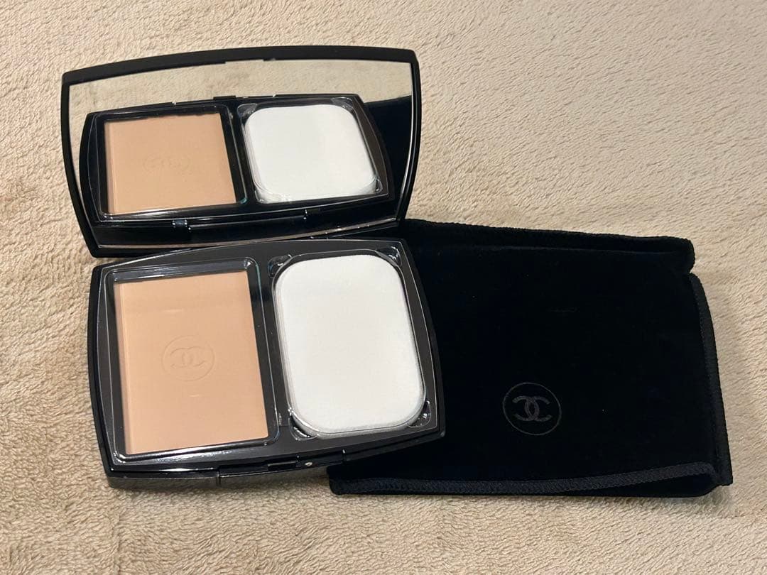 CHANEL ウルトラ ル タン コンパクトB20