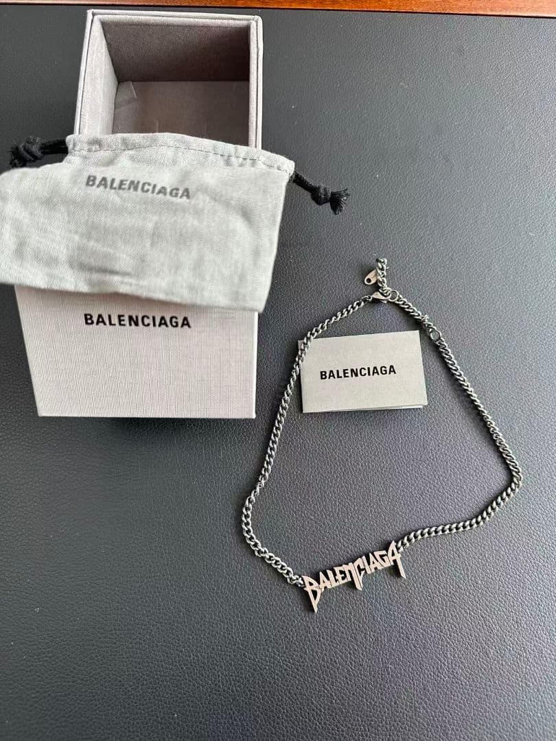 BALENCIAGA バレンシアガ ロゴネックレス