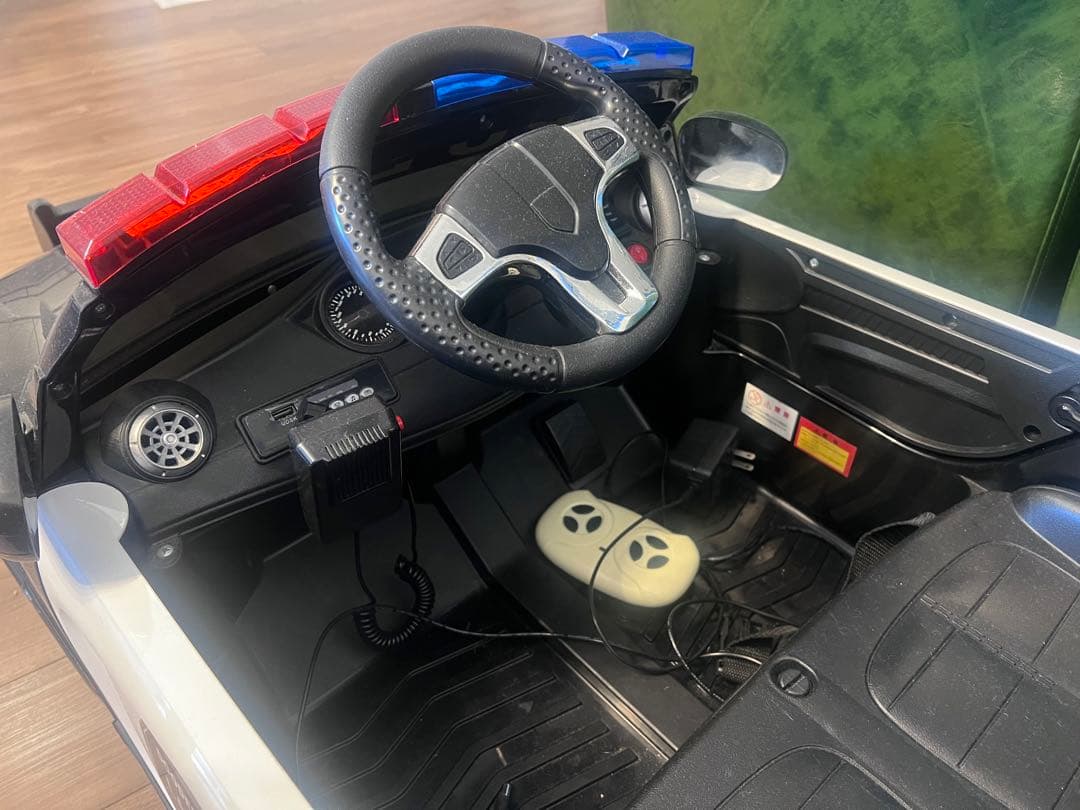 乗れるラジコン　ダッジのパトカー