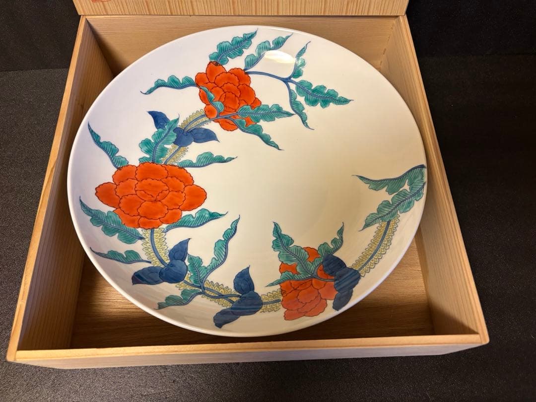 大人気　色鍋島　高台皿　伊万里焼　船津彩雲 彩雲作 飾皿 鍋島焼 色絵芥子文皿写