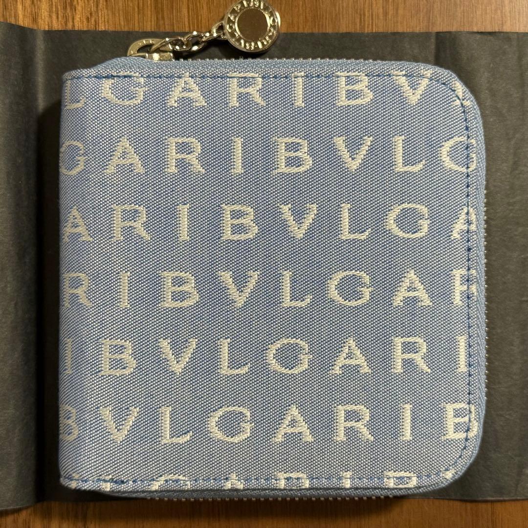 【新品・未使用】BVLGARI ロゴマニア 二つ折り財布 ブルー（箱付き）