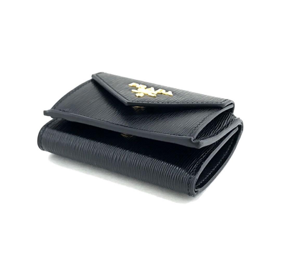 【新品未使用】プラダ　三つ折り財布