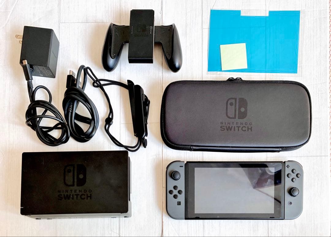 Nintendo Switch 　本体　ブラック　グレー　キャリングケース